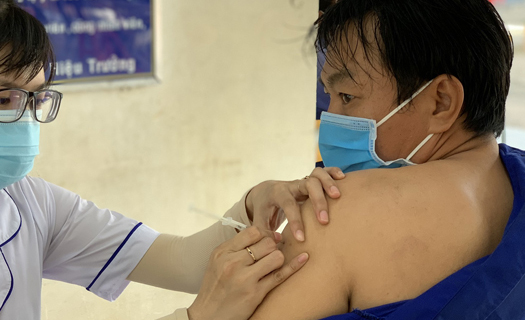 Lưu ý khi tiêm vaccine Covid-19 với người có bệnh về máu